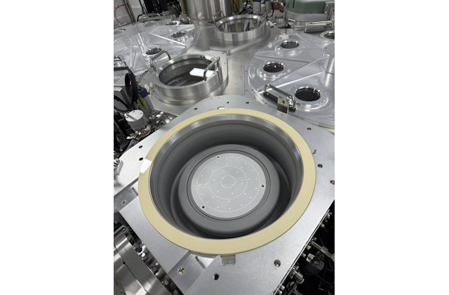 Камера и подложкодержатель